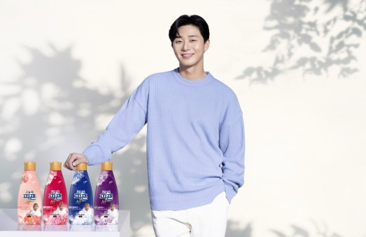 La marca integral de artículos para el hogar Pigeon nombró al actor Park Seo-jun como su modelo exclusivo